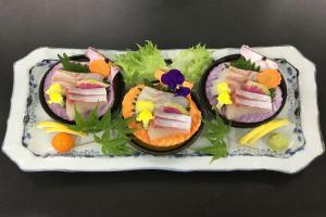 にっしょうかん 新館 梅松鶴