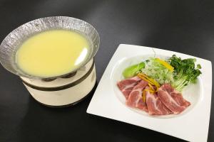 にっしょうかん 新館 梅松鶴