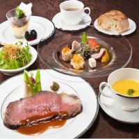 ■【PREMIUM PACKAGE】ホテルオークラ伝統の和牛ローストビーフディナー付き