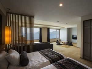 【絶景の和洋室】目の前に広がる洞爺湖。56平米の和モダン空間でゆとりの滞在