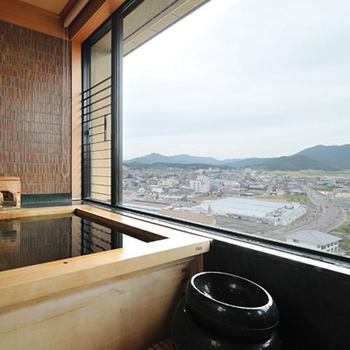 【展望温泉を満喫】山々を眺めながらお部屋で温泉浴♪