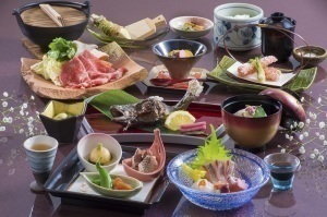 季節の食材をふんだんに使った懐石料理。当館スタンダードコース【スメール懐石】