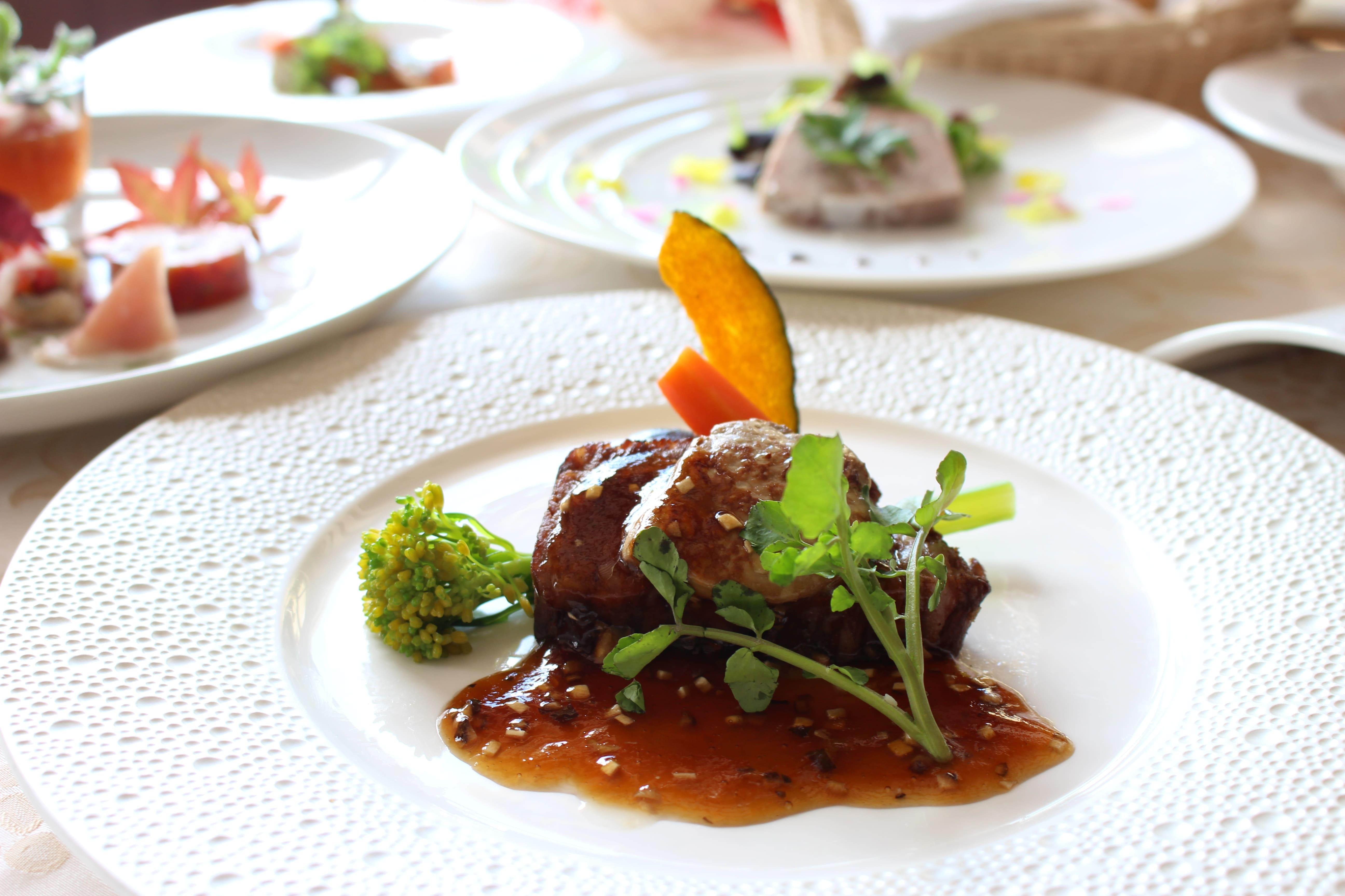【グルメプラン】”牛フィレ肉ステーキ”と”ロブスター料理”選べるメイン料理を山梨産ワインとご一緒に♪