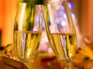 【カップル応援】最大3,000円OFF★夕食時に乾杯のスパークリングワイン付!各種お祝いにもオススメプラン♪