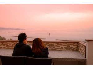【カップル限定】夕食17:30開始★ゆったり12時までお部屋利用♪朝食をランチに変更も可能☆【恋人の聖地】