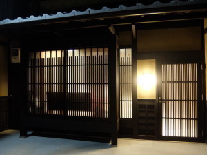 八坂の塔まで徒歩5分!歴史ある京町家を一棟貸切 <素泊まり>