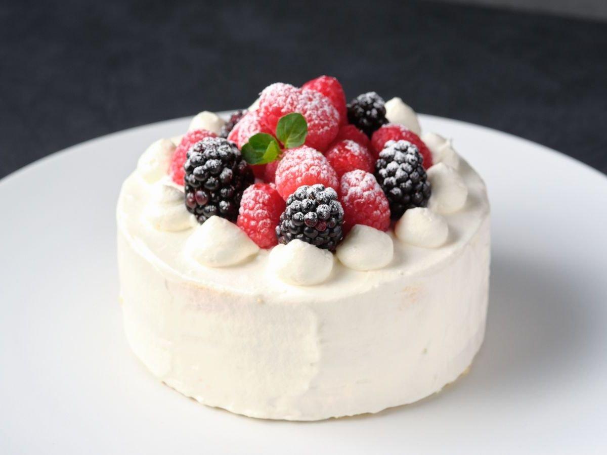 【20％OFF】10周年記念／アニバーサリーケーキとフリーフロー付きの記念日ディナー＜夕朝食付＞